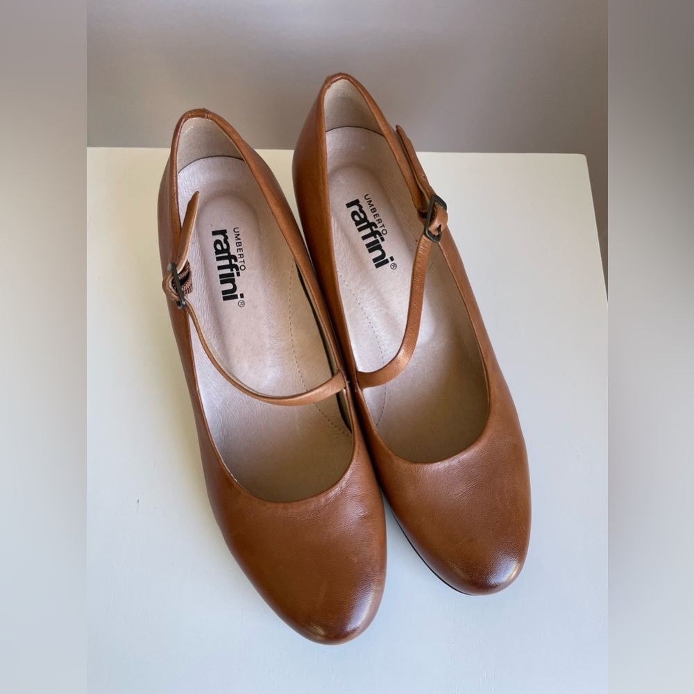 Umberto Raffini Size 8 Brown Timeless Mary Jane Heels